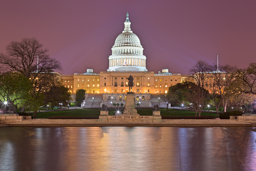<i>Washington DC Capitol by <a href='https://www.flickr.com/photos/82955120@N05/13859755804'>Nicolas Raymond</a> on </i>